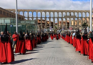 El Cristo de los Gascones brilla en Padre Claret en su camino a la Catedral