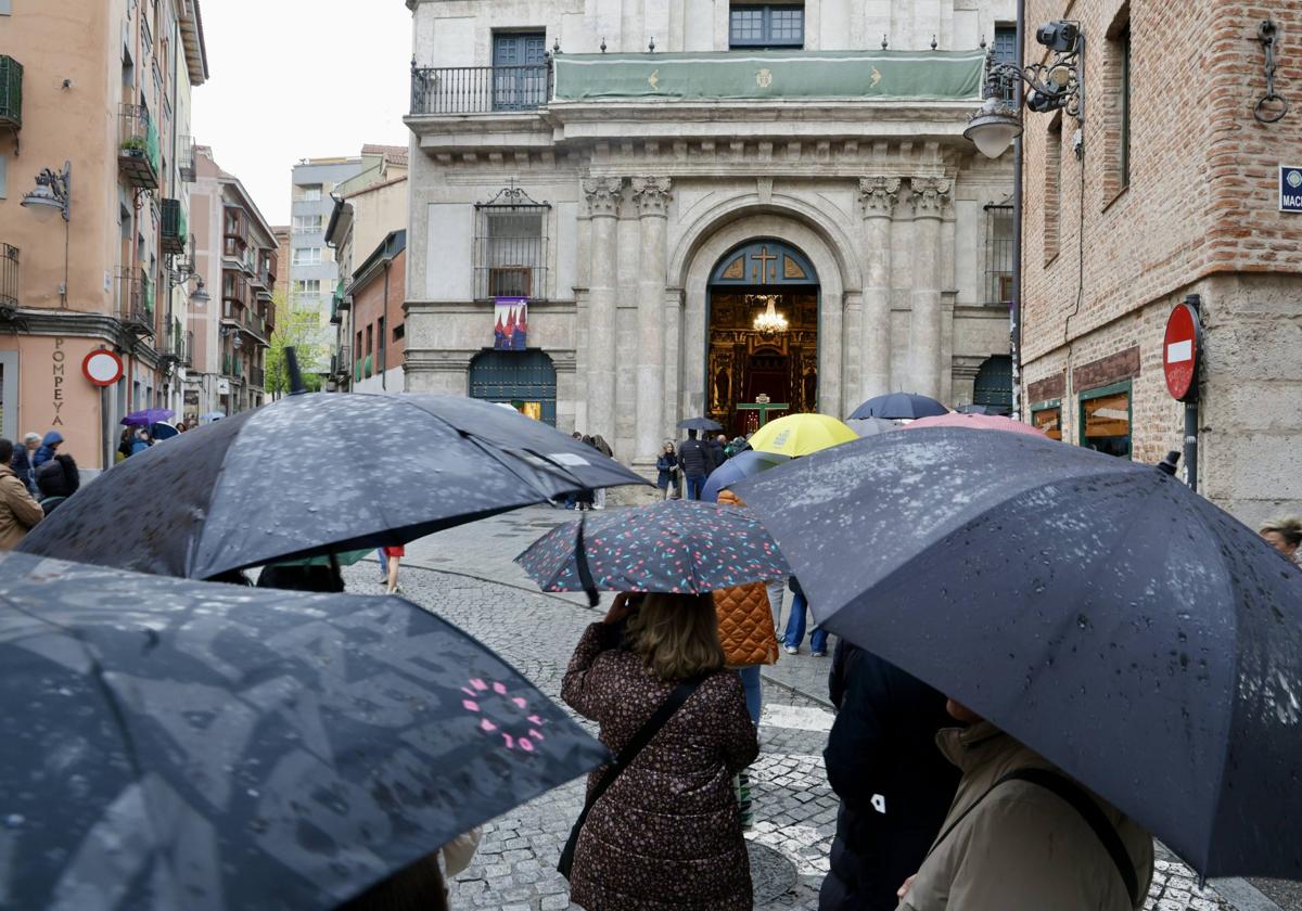 Las imágenes de la suspensión de la Procesión General del Viernes Santo
