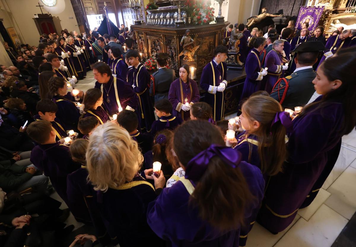 Vía Crucis en la iglesia de Nuestro Padre Jesús Nazareno, tras conocerse la suspensión de la Procesión General.