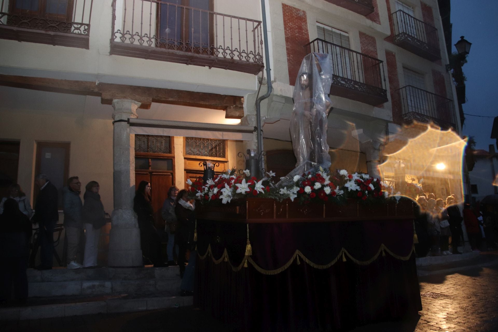 Fotos: la lluvia arruina la procesión del Viernes Santo en Cuéllar