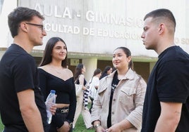 Juan Javier, Angelina, Raquel y Joel, en la Facultad de Educación.