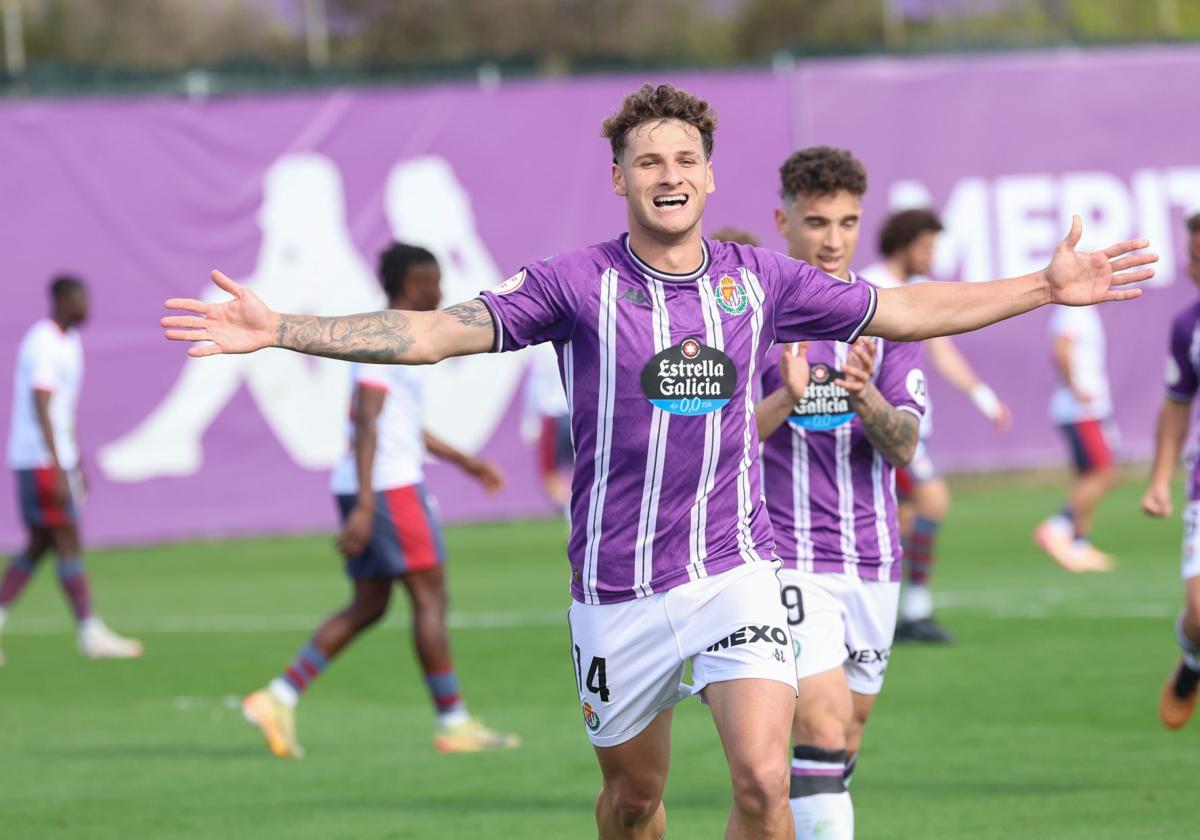 Delgado celebra uno de sus dos goles.