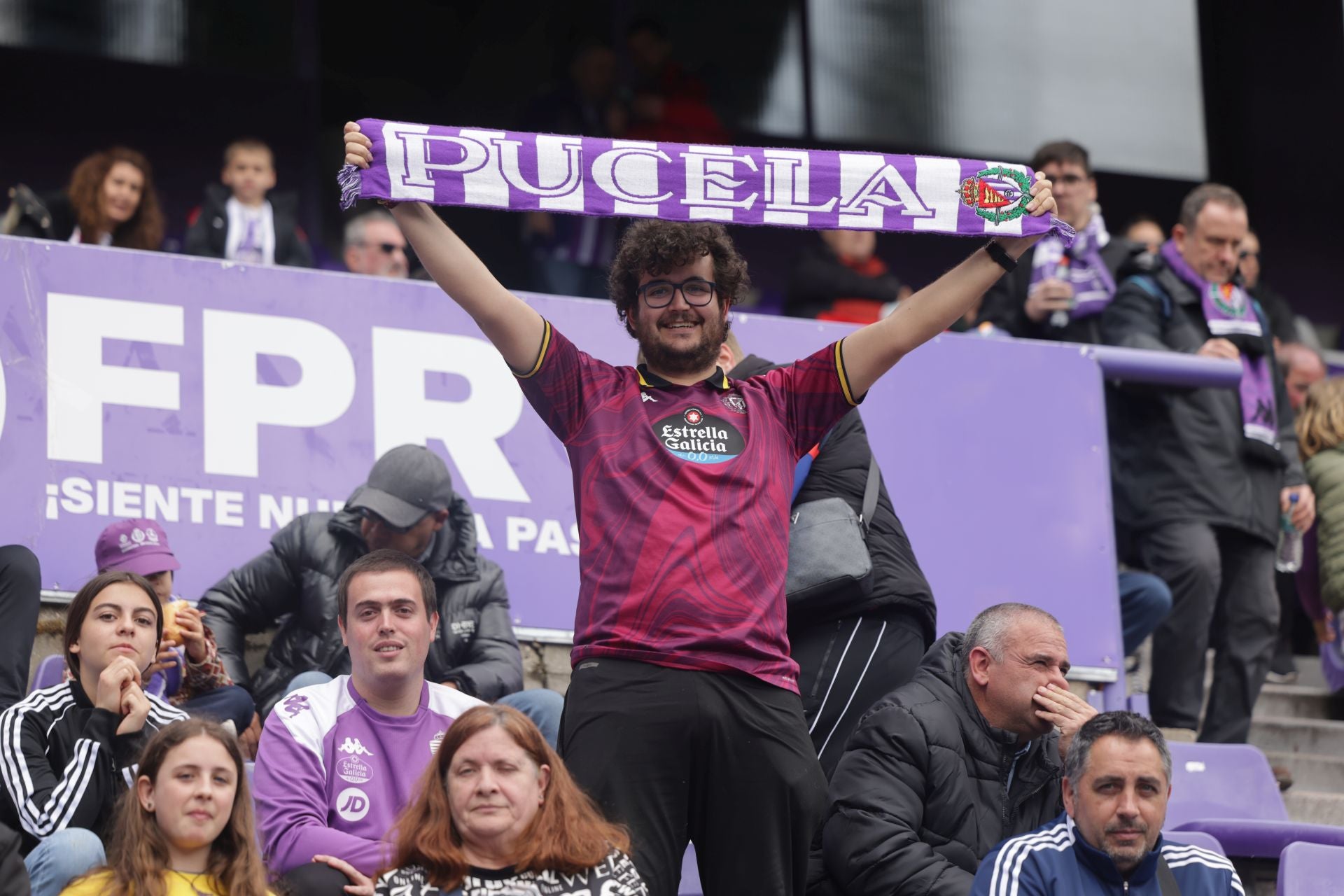 Búscate en la grada del Real Valladolid - Osasuna (2/4)