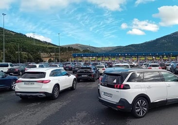 La Operación Retorno atasca el peaje de la AP-6 en San Rafael