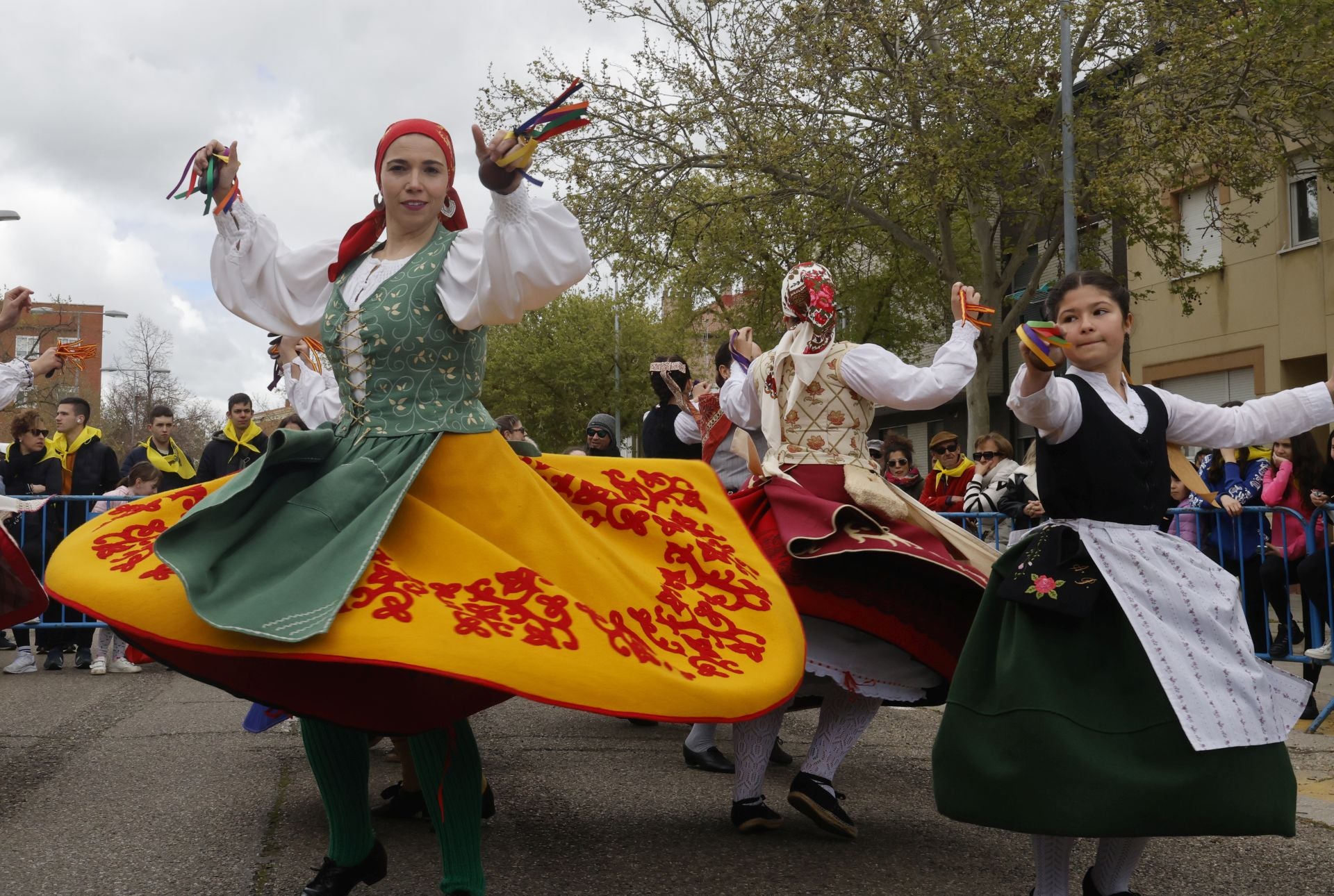 El barrio del Cristo enciende el cohetón de las fiestas