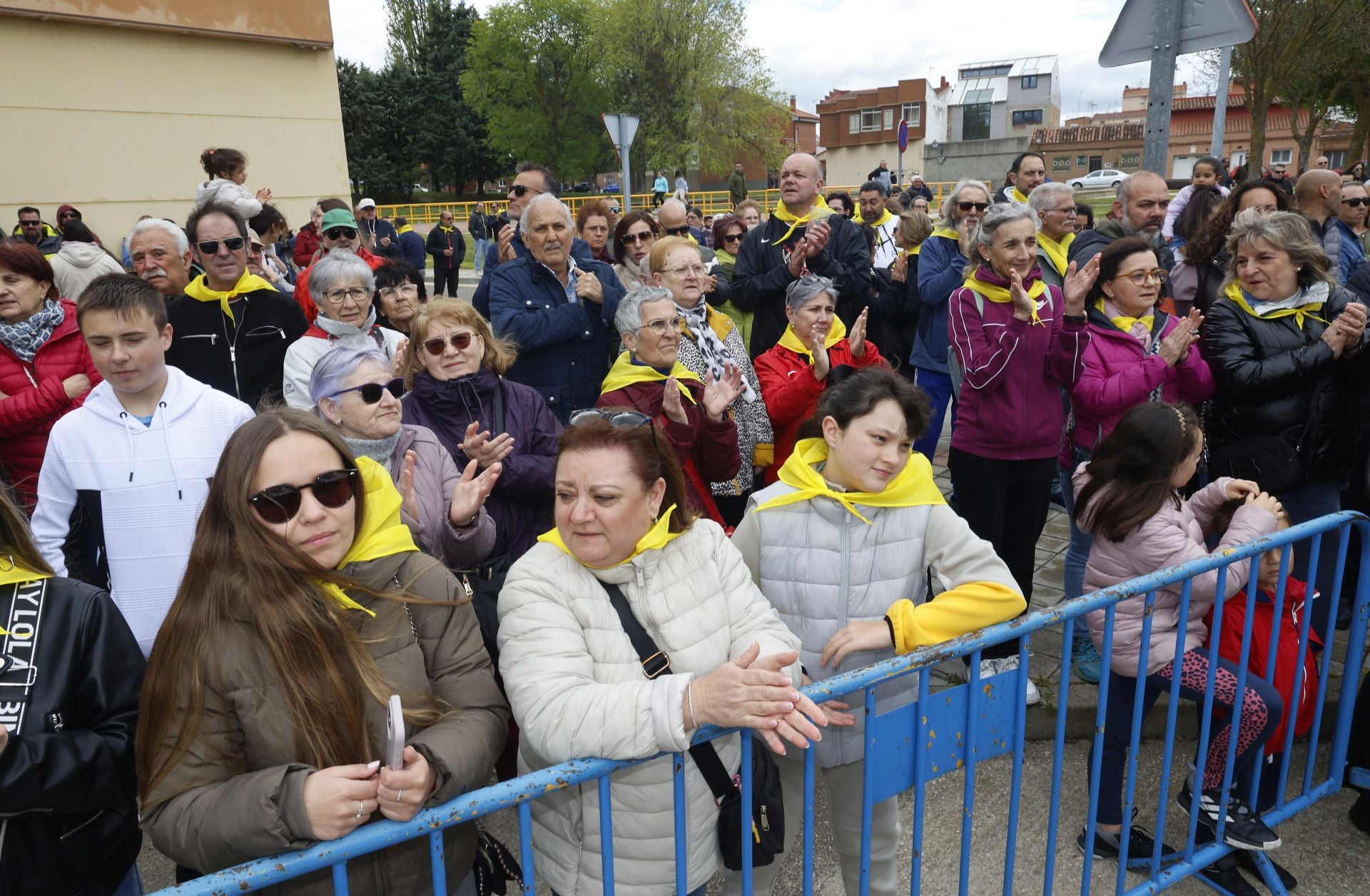 El barrio del Cristo enciende el cohetón de las fiestas
