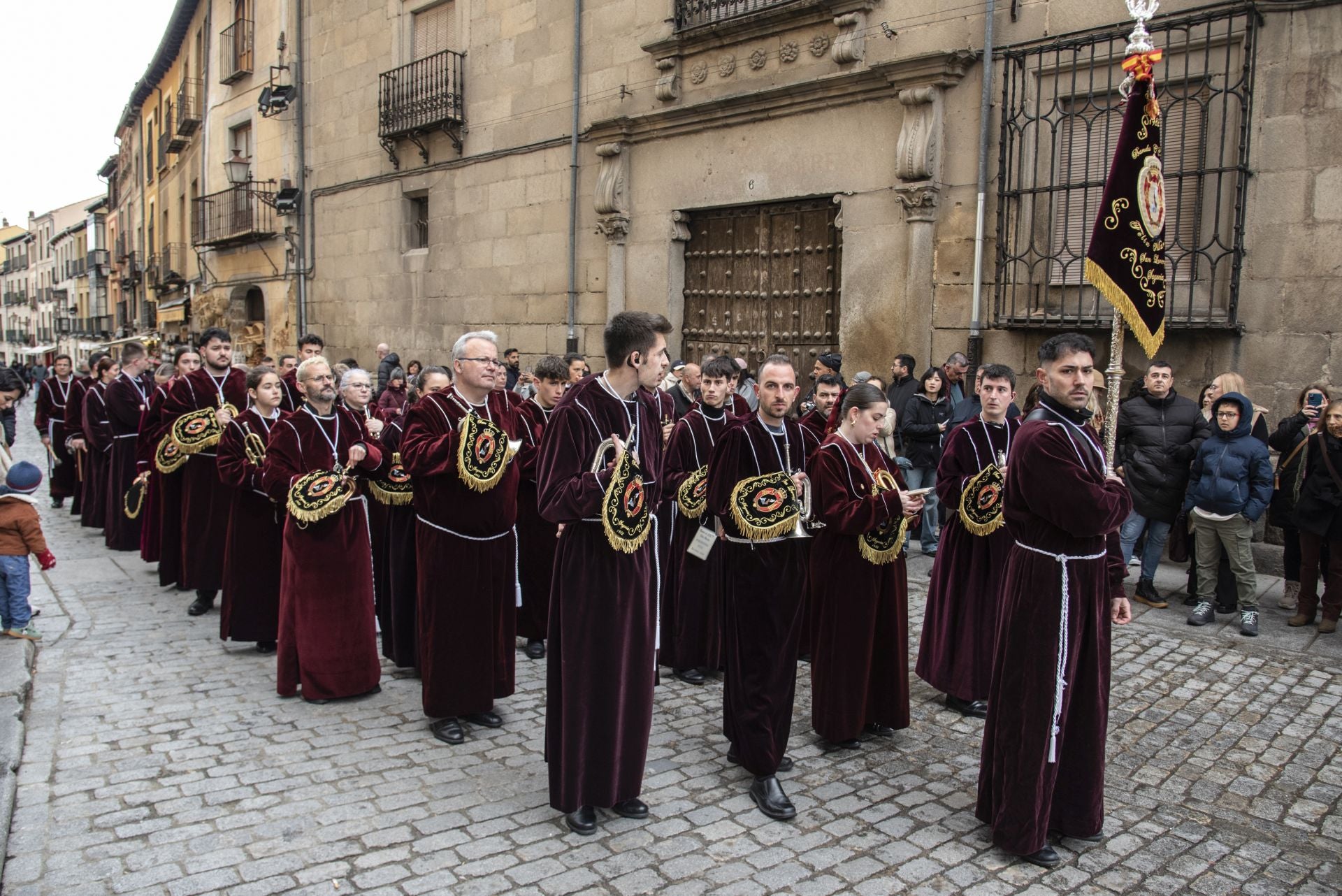 Segovia acompaña la Procesión del Resucitado