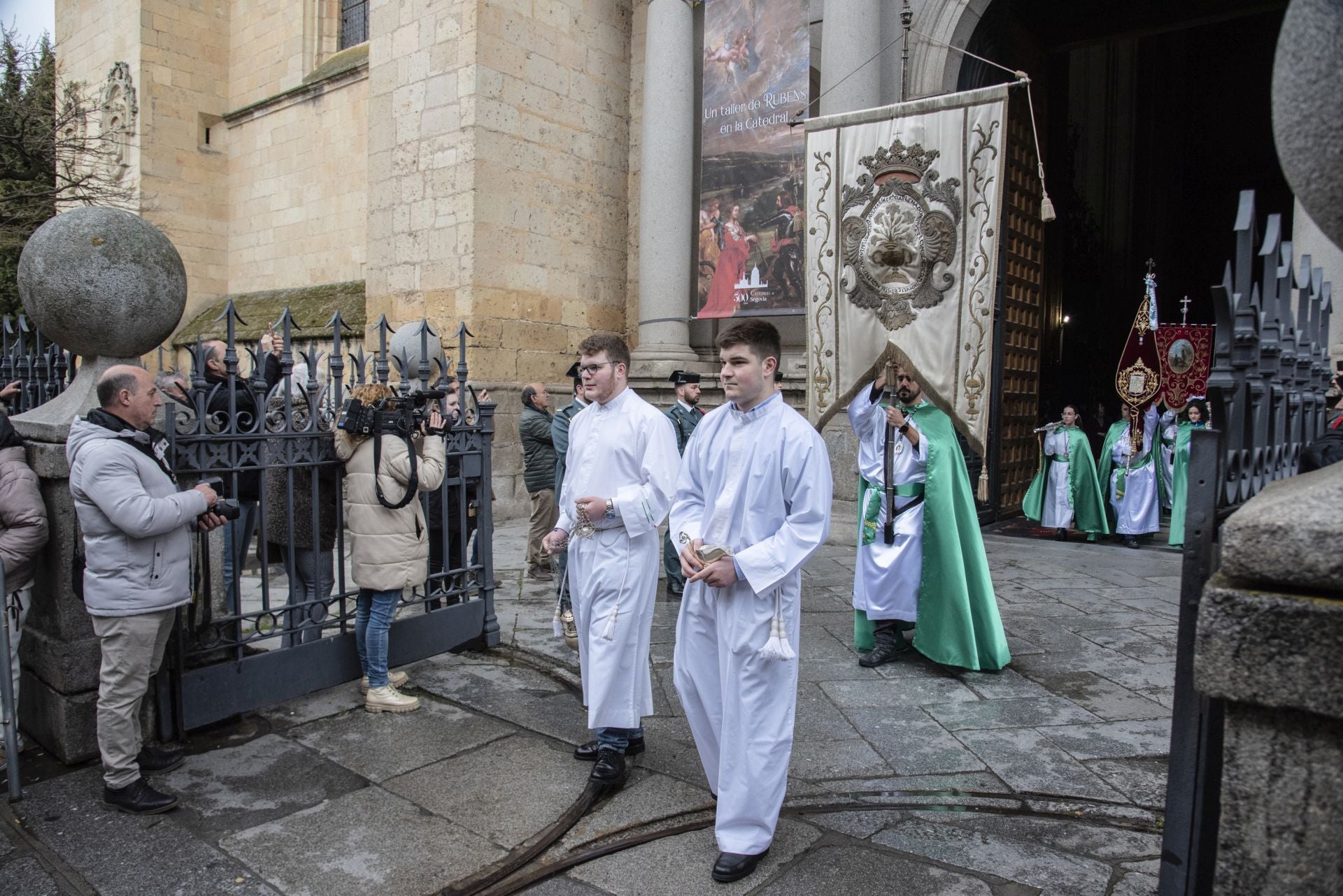 Segovia acompaña la Procesión del Resucitado