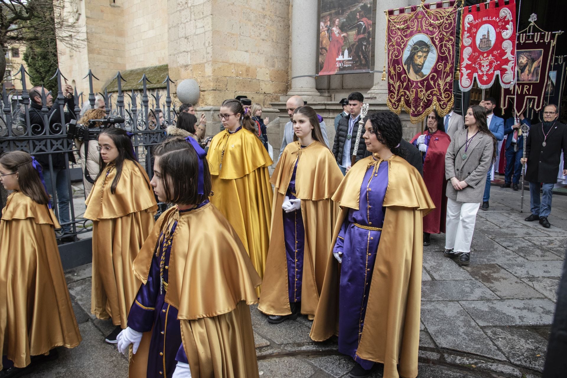 Segovia acompaña la Procesión del Resucitado