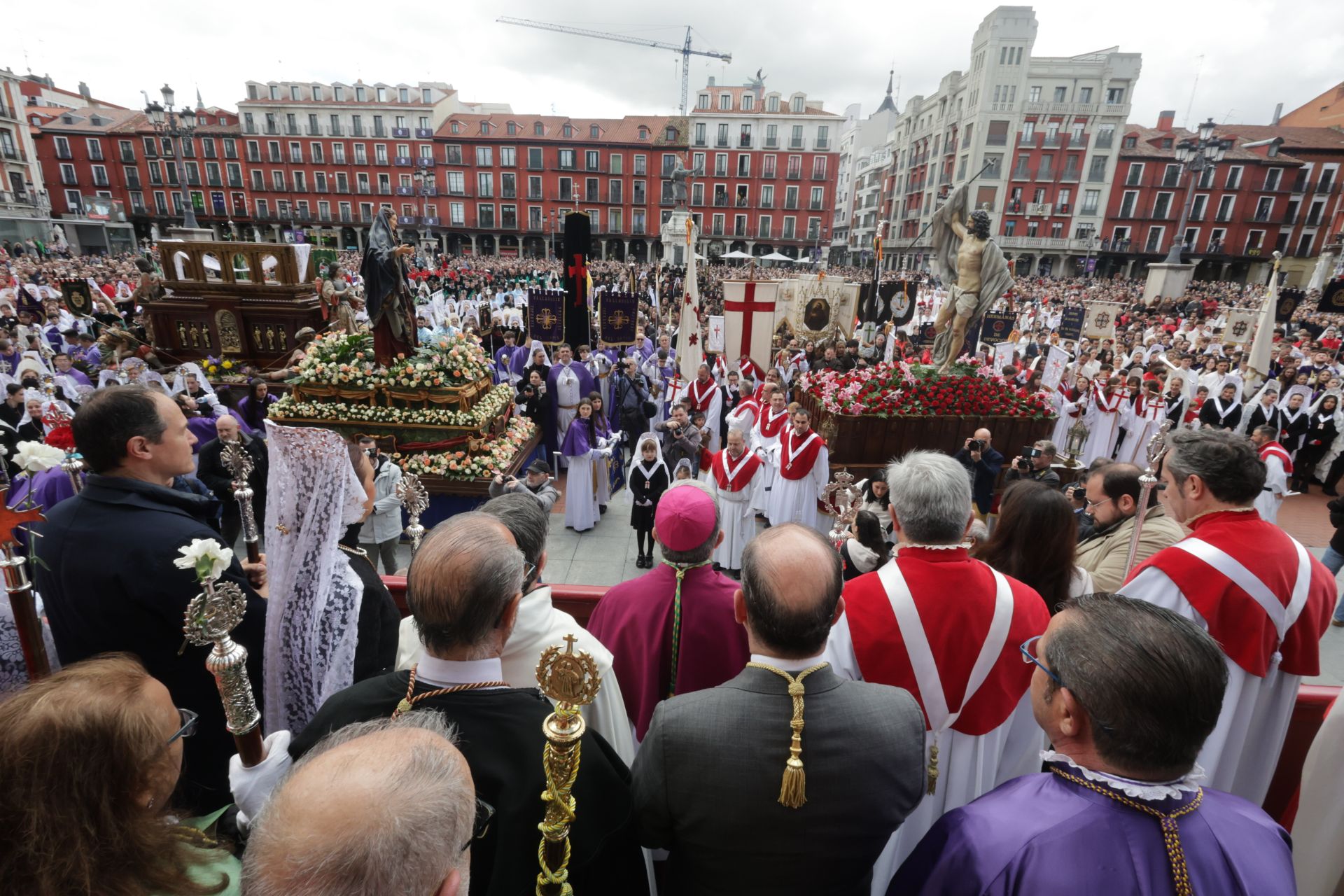 La Misa Pascual y el Encuentro de Jesús Resucitado con la Virgen de la Alegría en Valladolid