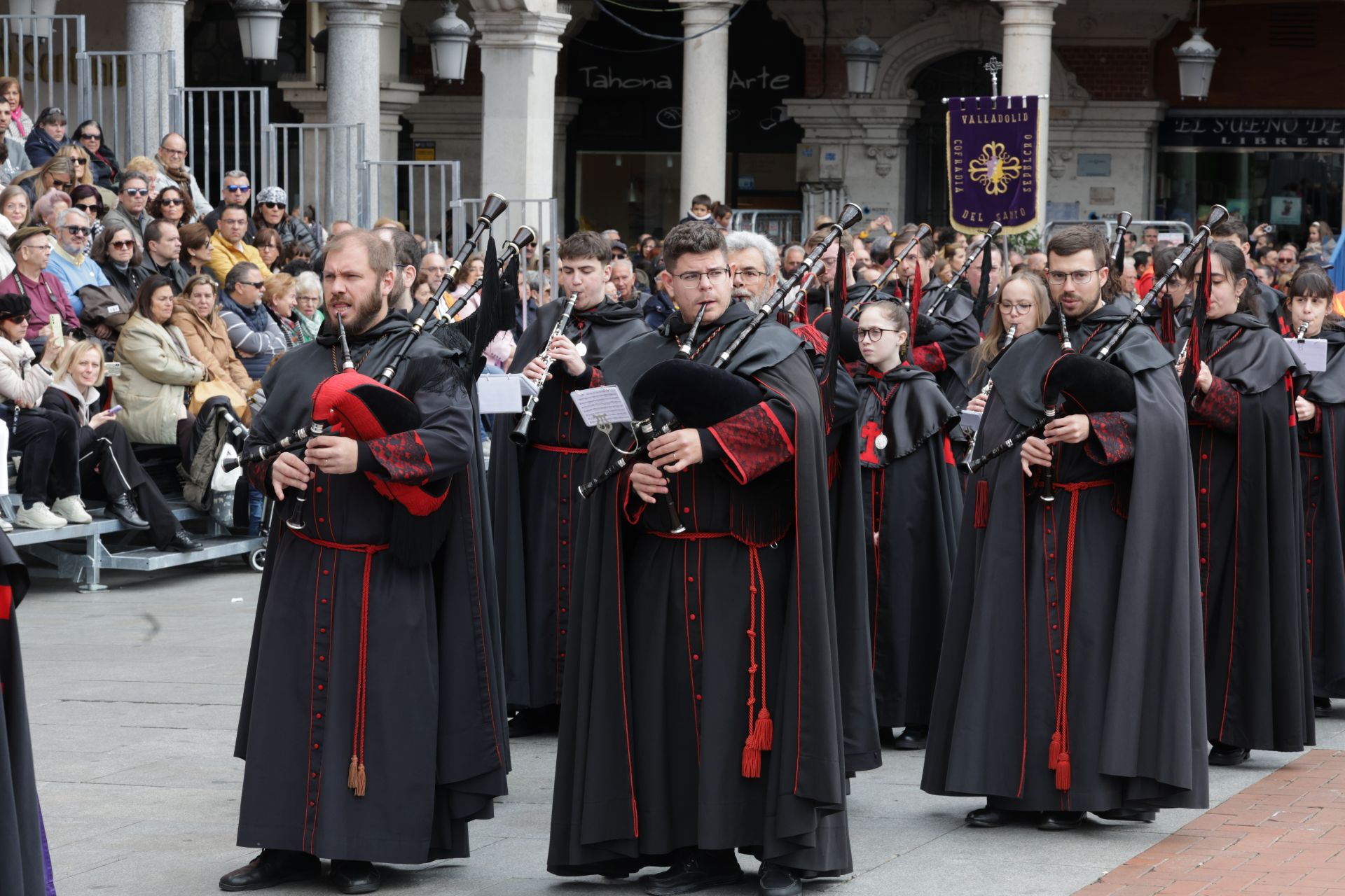 La Misa Pascual y el Encuentro de Jesús Resucitado con la Virgen de la Alegría en Valladolid