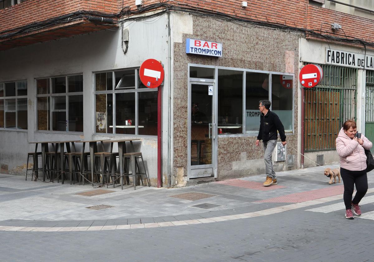 Cierra el Trompicón, popularmente 'El marrano', un bar con 65 años de historia