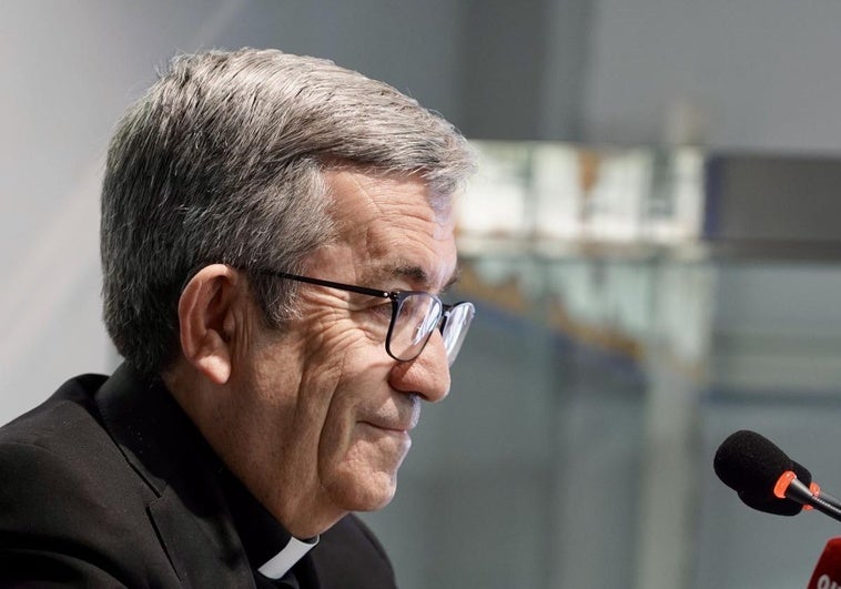 Luis Argüello, Arzobispo de Valladolid y presidente de la Conferencia Episcopal Española, comparece tras el fallecimiento del Papa Francisco.