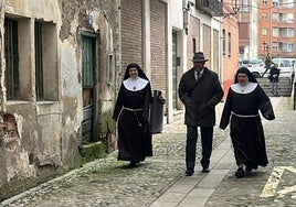 Dos de las monjas cismáticas de Belorado a su llegada al Juzgado de Briviesca.