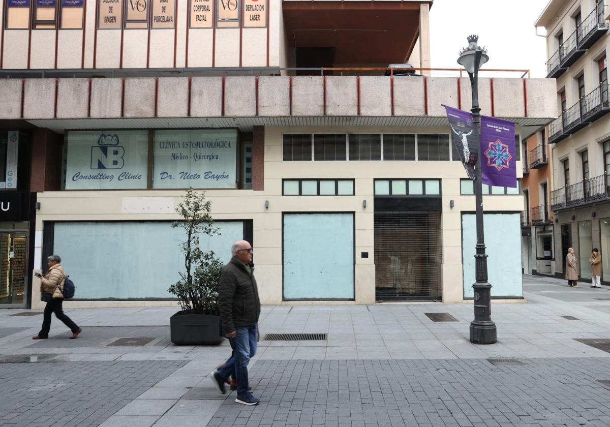 Licencia para transformar el antiguo Zara de Santiago en una perfumería de Primor