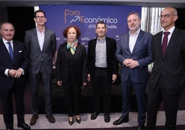 Pablo Junceda, director general adjunto del Banco Sabadell; Goyo Ezama, director general de El Norte de Castilla; Ana Palacio, fundadora del despacho Palacio y Asociados; Francisco Hevia, director corporativo de Gullón; Ángel Ortiz, director de El Norte y Noe Martín, CEO de Collosa