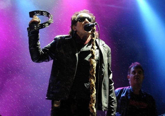 Johnny Cifuentes, durante un concierto de Burning