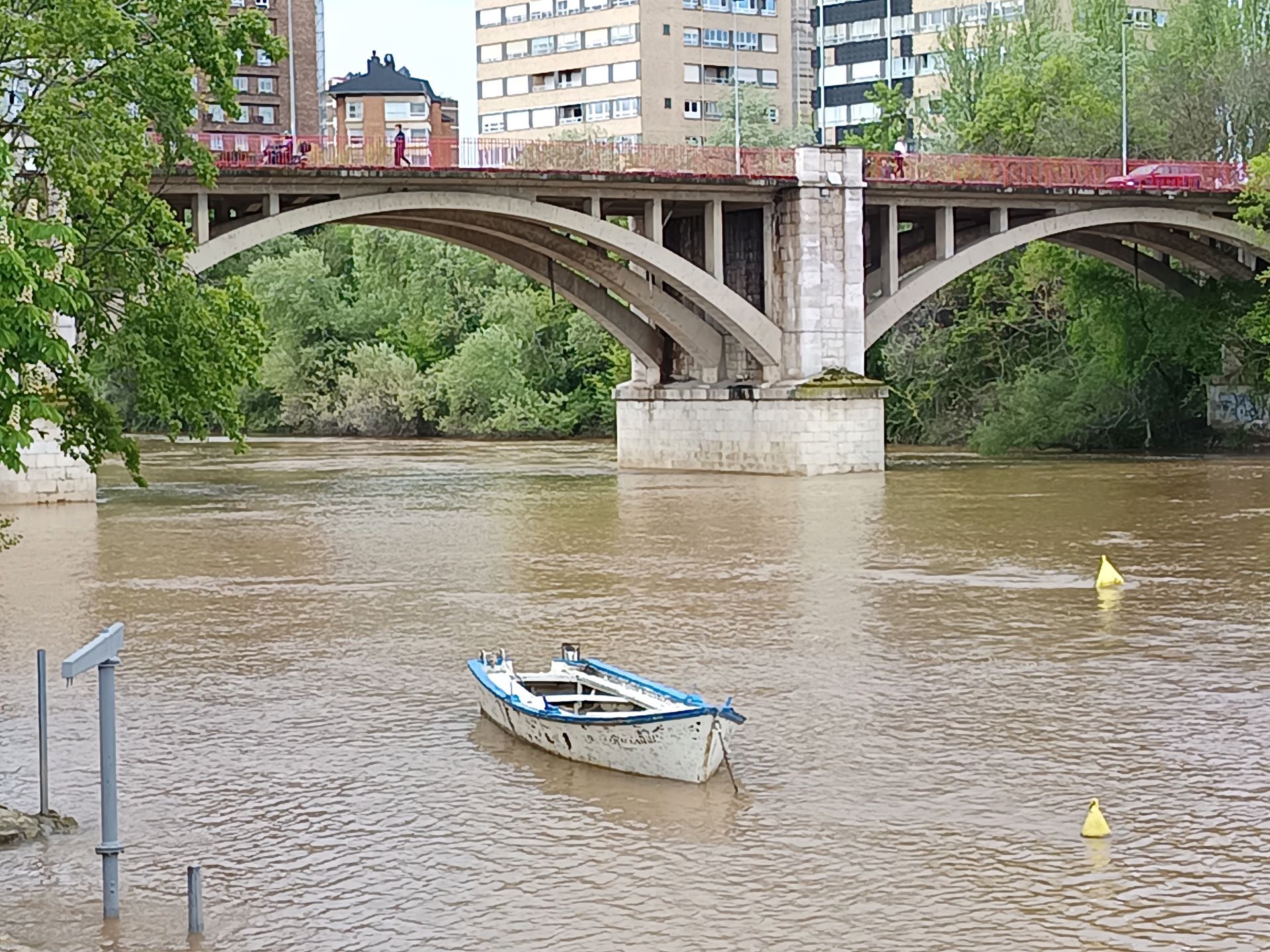 Las imágenes de la crecida del Pisuerga a su paso por Valladolid