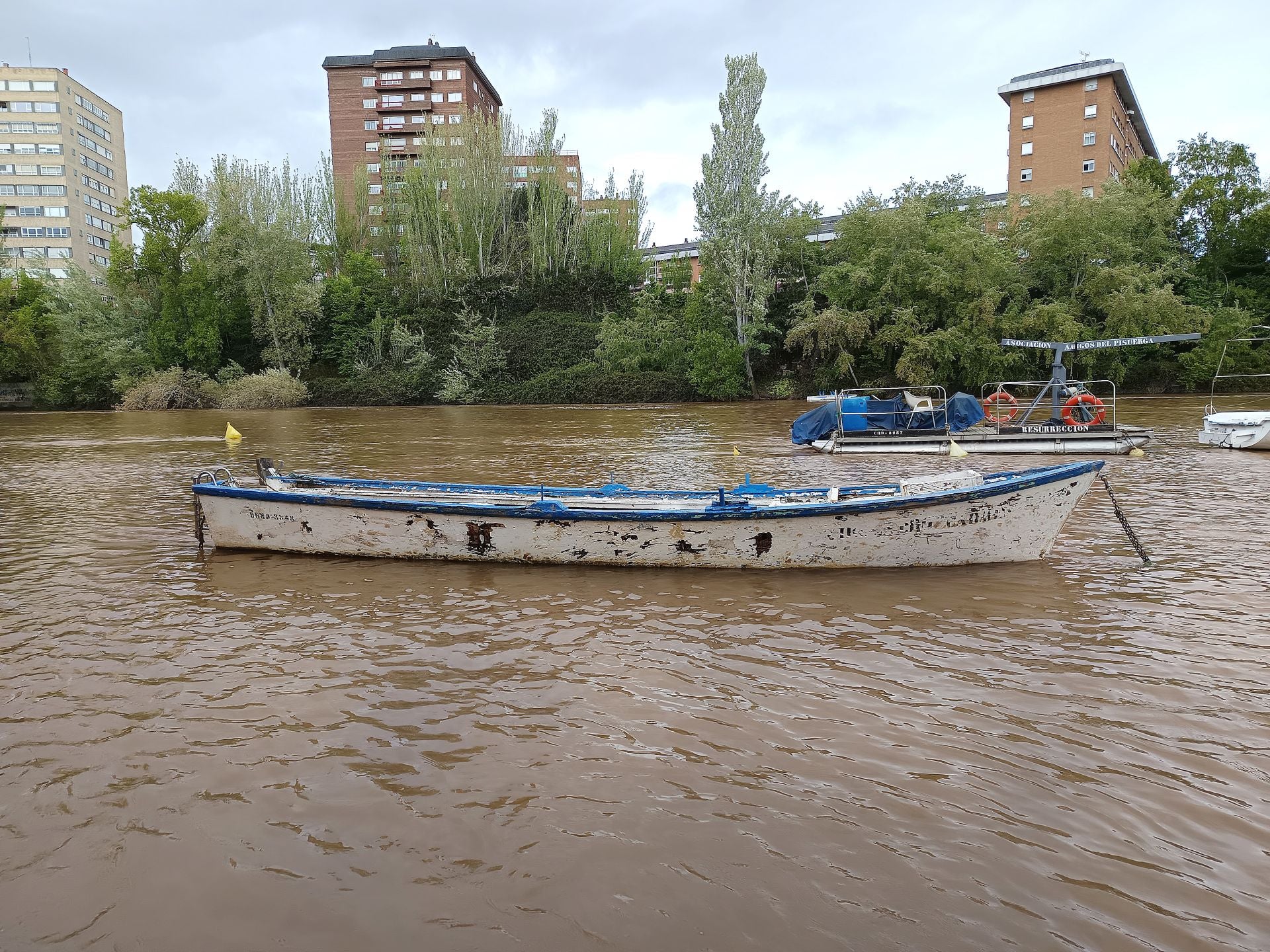 Las imágenes de la crecida del Pisuerga a su paso por Valladolid