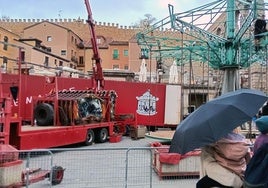 Instalación del carrusel en el Azoguejo.