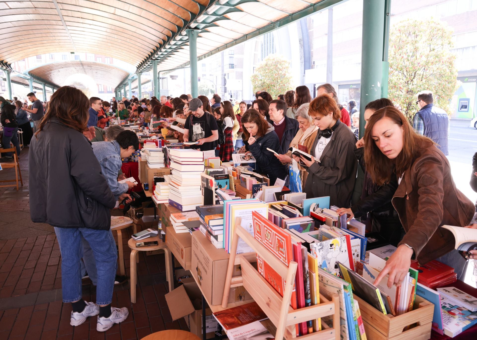 Día del Libro en la Plaza de España de Valladolid.