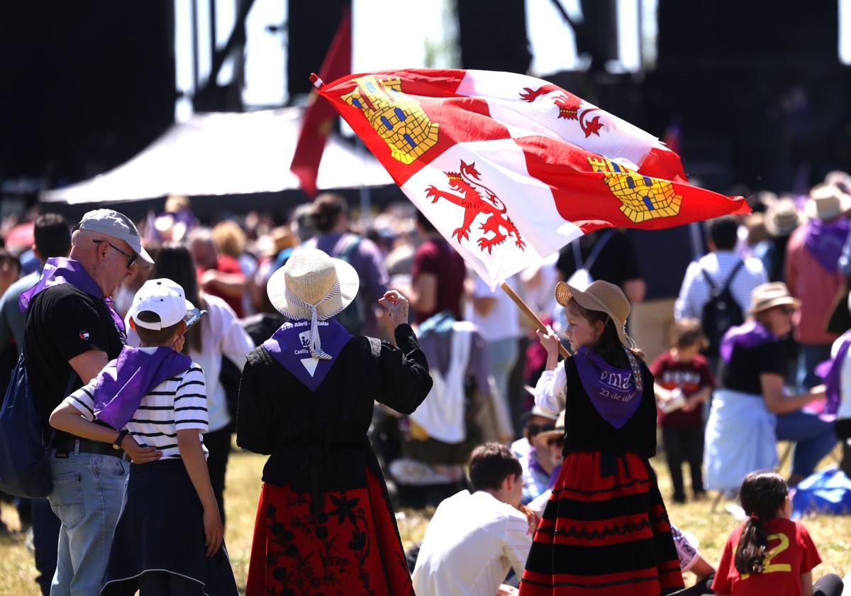22.000 personas disfrutan de la fiesta en la campa de Villalar