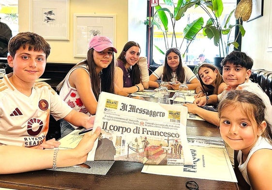Las tres familias que han viajado desde Renedo.
