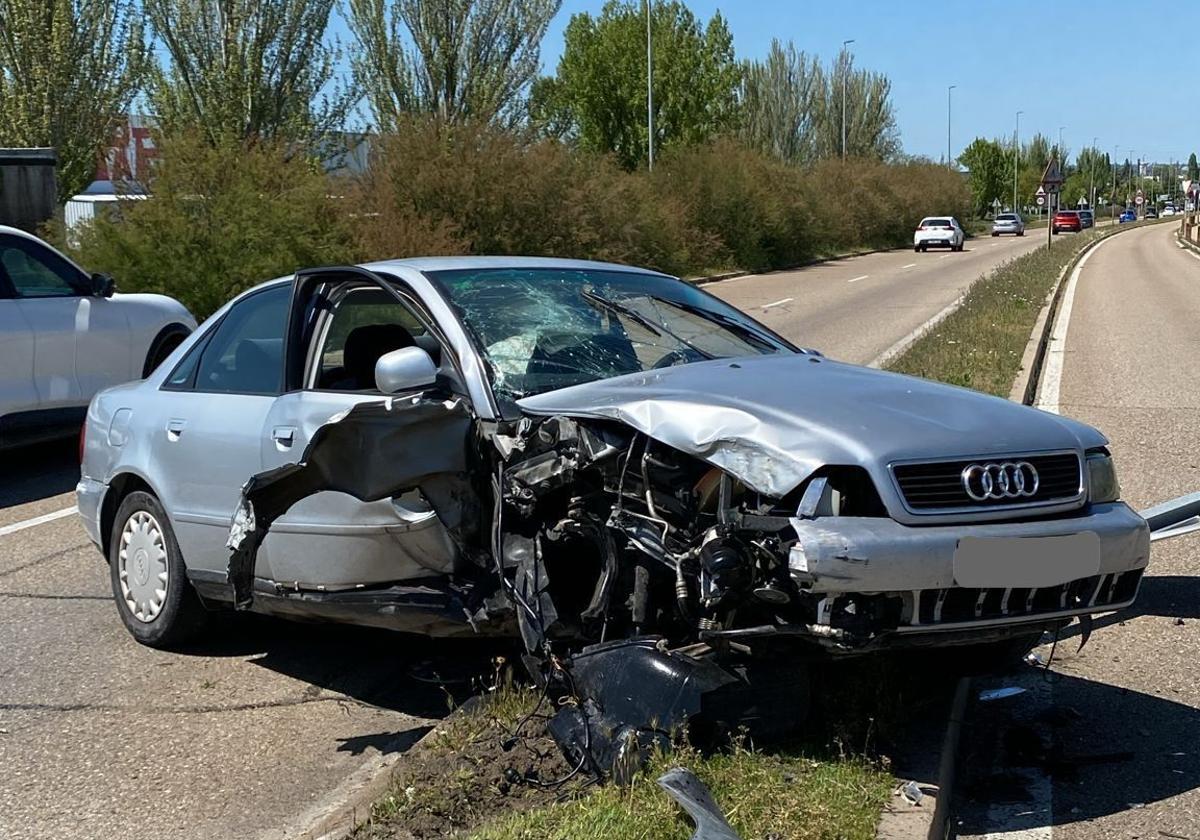 Positivo en alcoholemia tras empotrarse en una mediana de la carretera de Soria