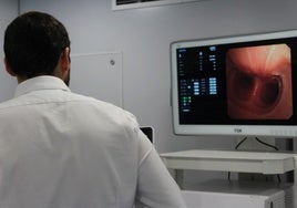 Realización de una prueba neumológica mediante intervencionismo.