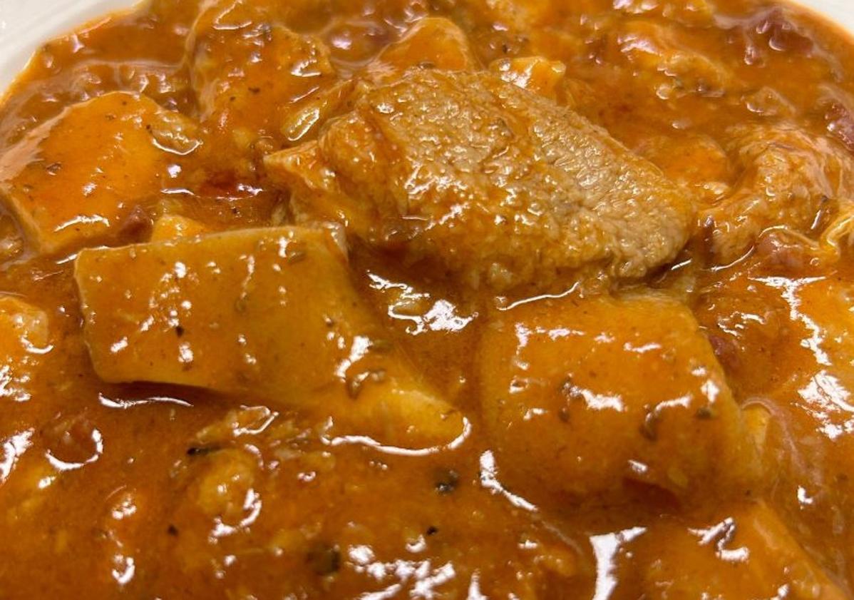 Imagen principal - Callos, ensaladilla y chuletón de El Caballo de Troya.