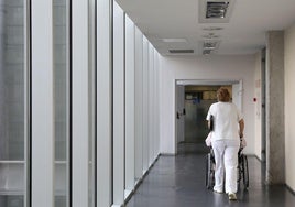 Imagen de archivo de una enfermera en el Hospital de Palencia.