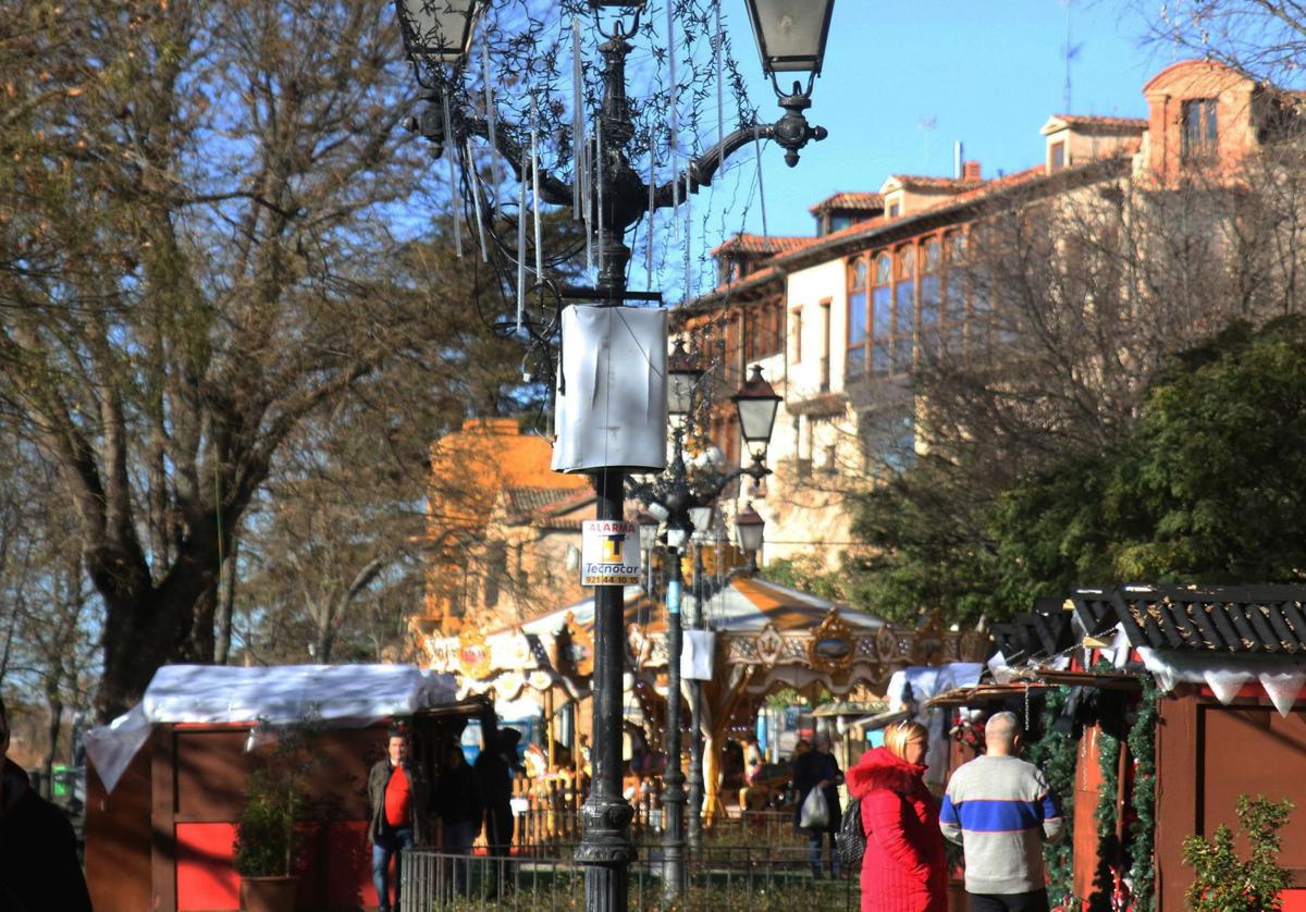El PSOE baraja llevar a los tribunales la contratación del Paseo de la Navidad