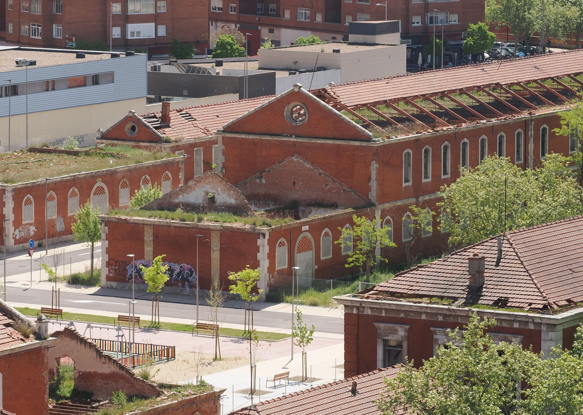 Obras en el Paseo de Arco de Ladrillo de Valladolid para construir pisos para jóvenes