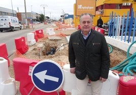 El presidente de la asociación de empresarios de Argales, Alfonso Pestaña, en la avenida de El Norte de Castilla.
