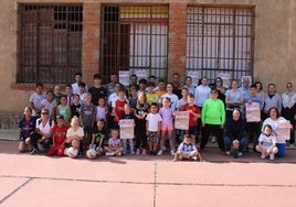 Participantes en el cuadrangular de fútbol sala celebrado en Villafrechós