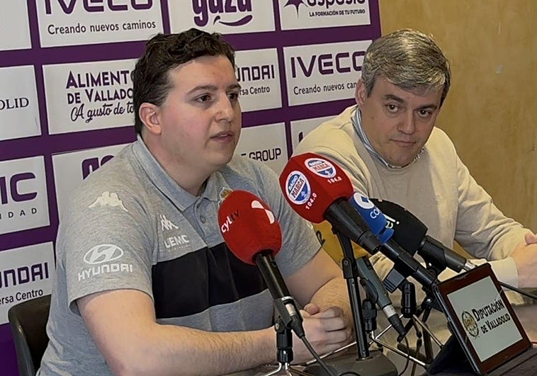 Alejandro Paniagua atiende a los medios en su presentación como técnico.