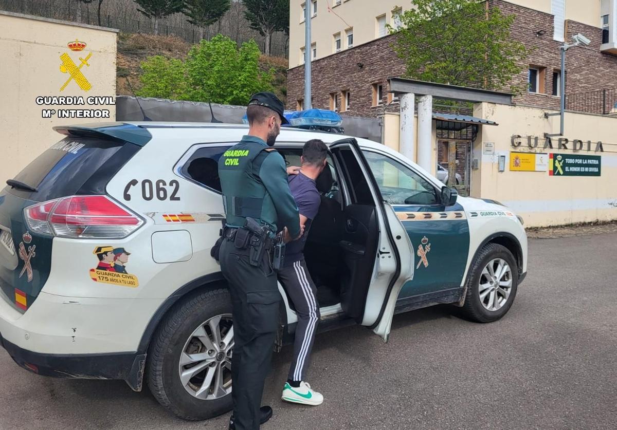 Detenidos dos jóvenes por apuñalar a un hombre en Barruelo de Santullán