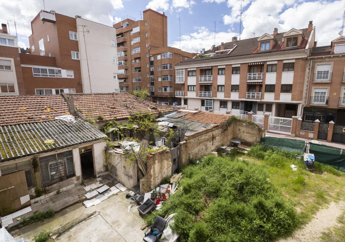 Dos casas molineras en estado ruinoso de Las Delicias se convierten en foco okupa