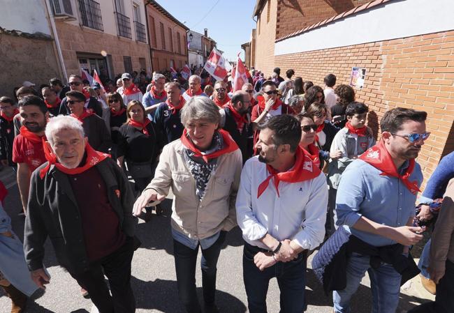Carlos Martínez, entre Demetrio Madrid y Luis Tudanca, en su primer Villalar como secretario autonómico del PSOE.