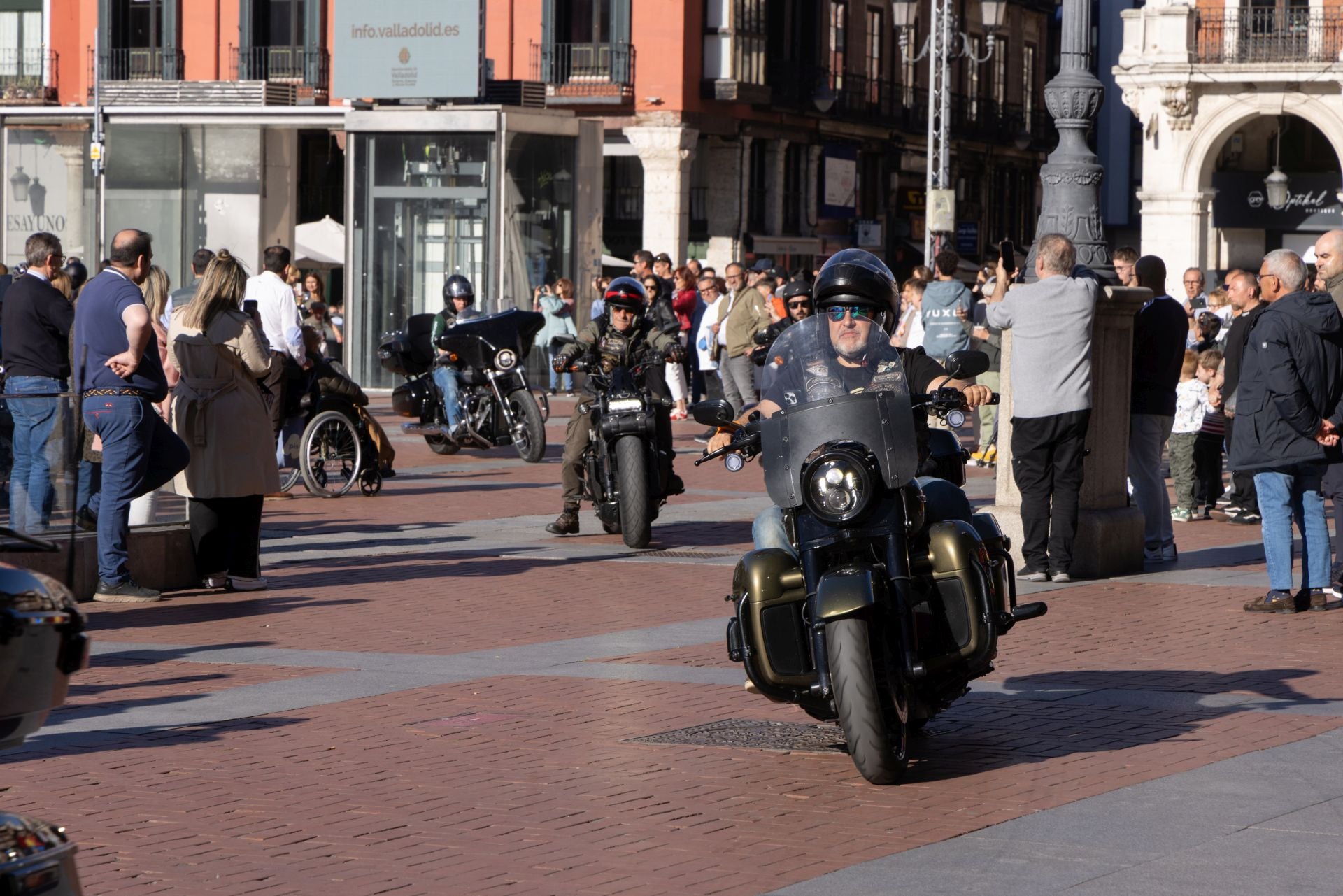 Las imágenes de las motos en la VIII Lechazada sobre Harley Davidson