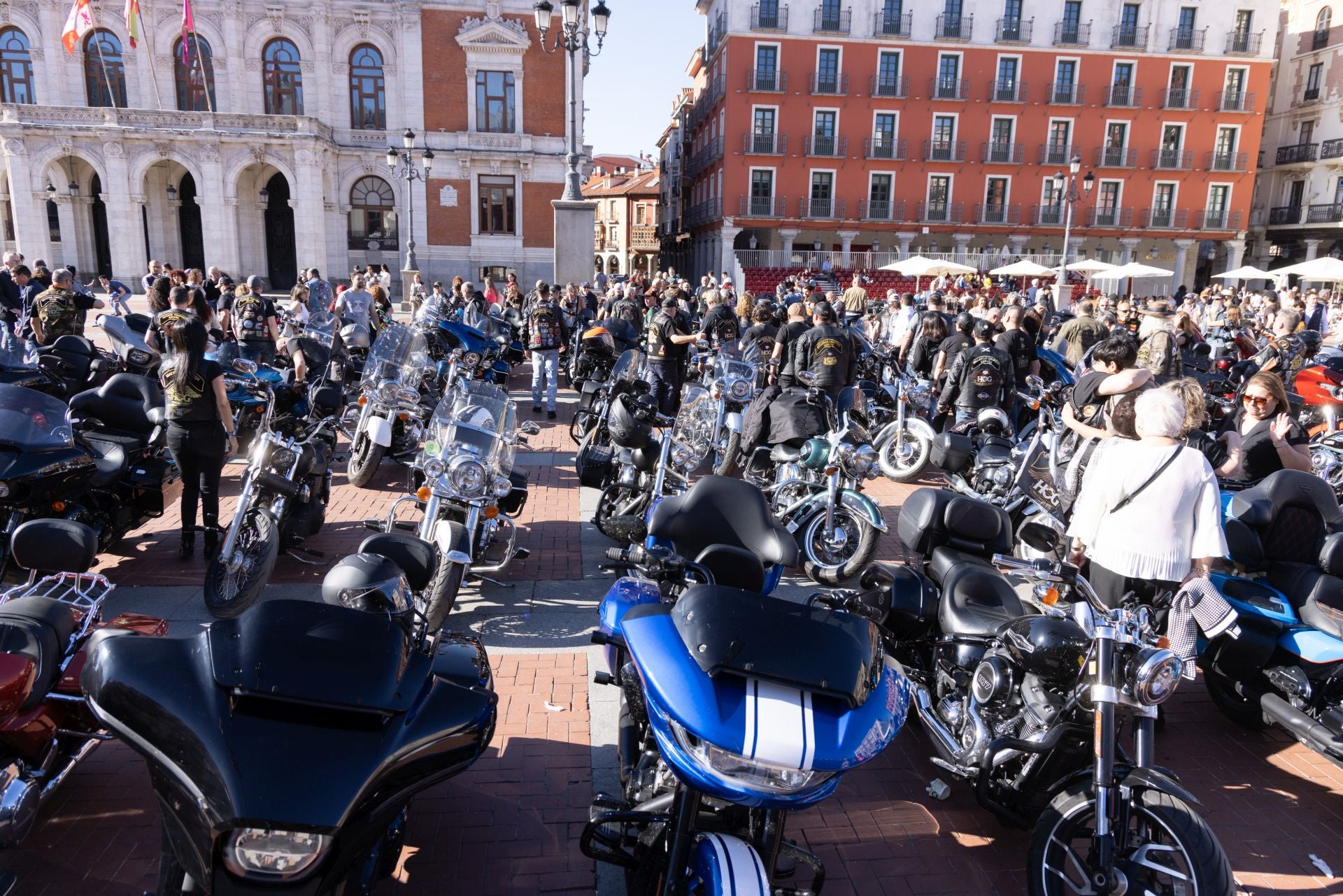 Las imágenes de las motos en la VIII Lechazada sobre Harley Davidson