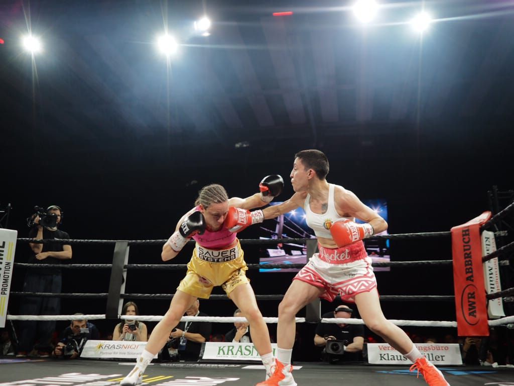 Isa Rivero da la cara en Alemania pero el cinturón mundial se queda en casa
