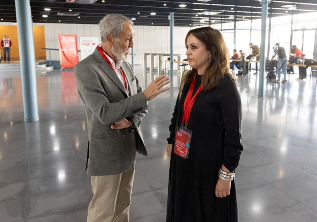 Leandro Martín Puertas y Patricia Gómez Urbán, este sábado, en el congreso provincial del PSOE.