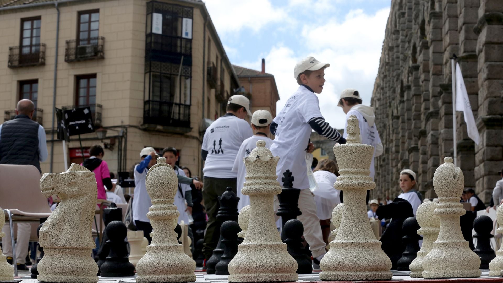 El torneo de ajedrez junto al Acueducto, en imágenes