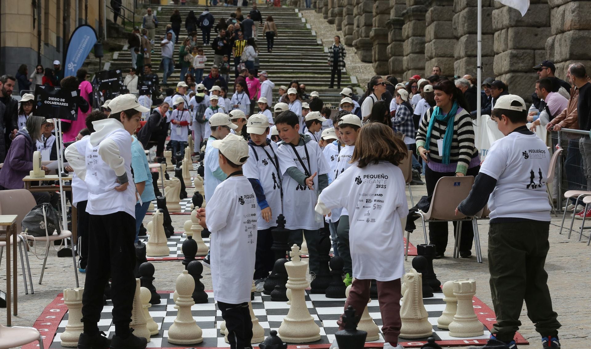 El torneo de ajedrez junto al Acueducto, en imágenes