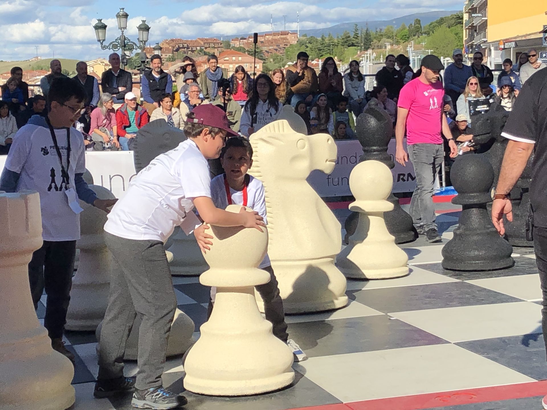 El torneo de ajedrez junto al Acueducto, en imágenes
