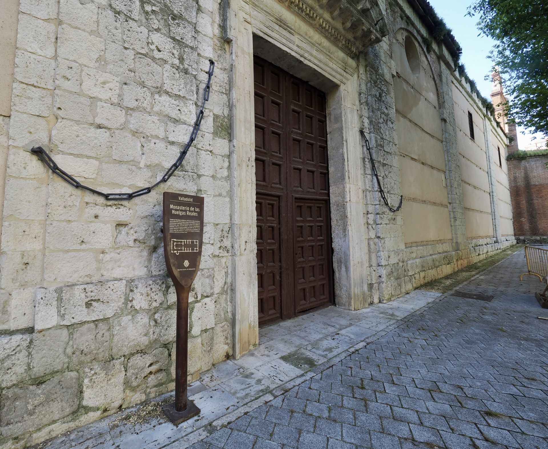 Estado de la cubierta y del entorno del Monasterio de las Huelgas