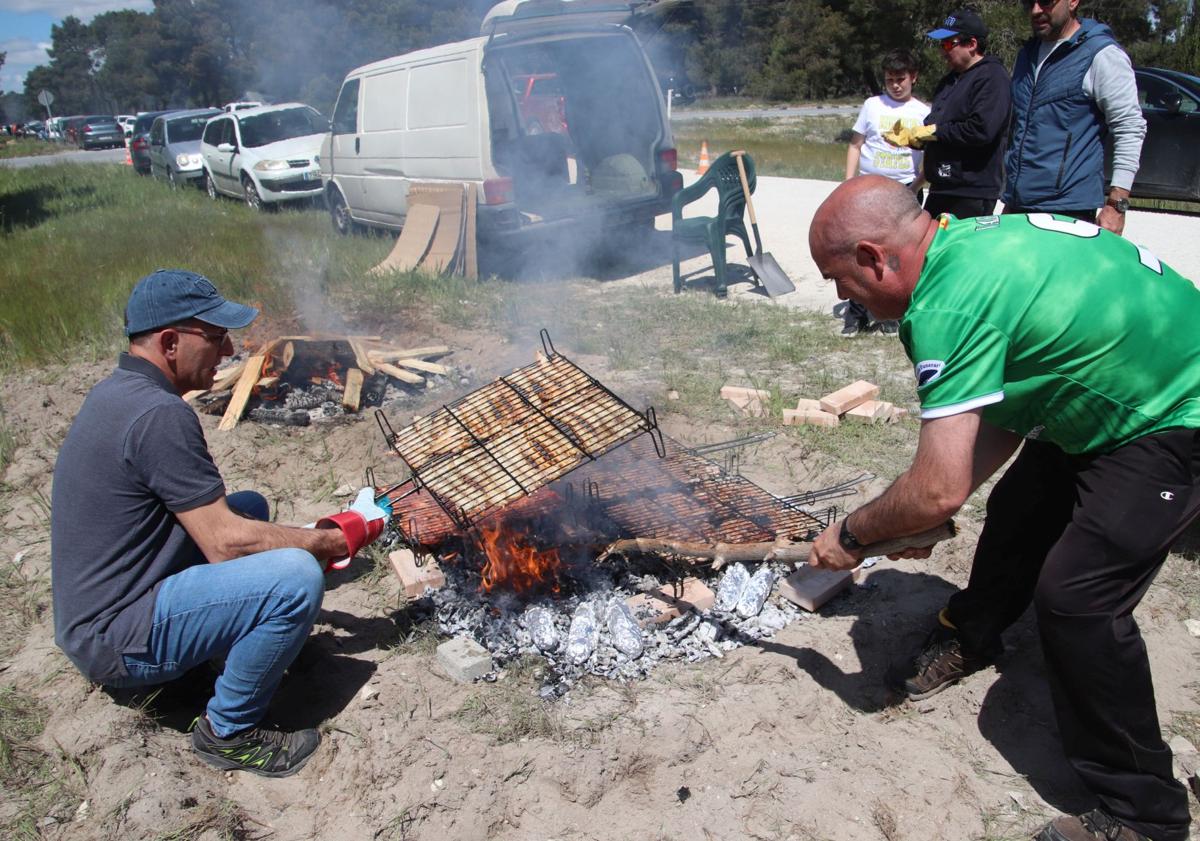 Imagen principal - Varios momentos del ambiente durante la competición celebrada en Cuéllar. 