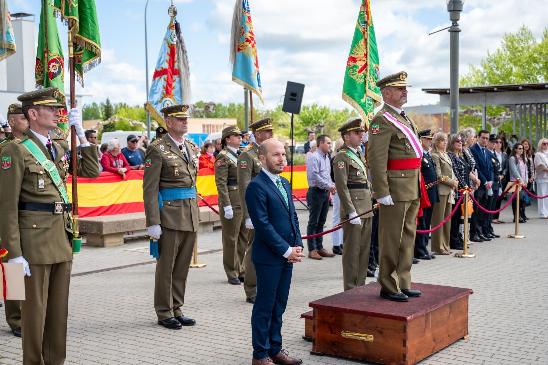 Los vecinos de Villamuriel juran fidelidad a la bandera de España