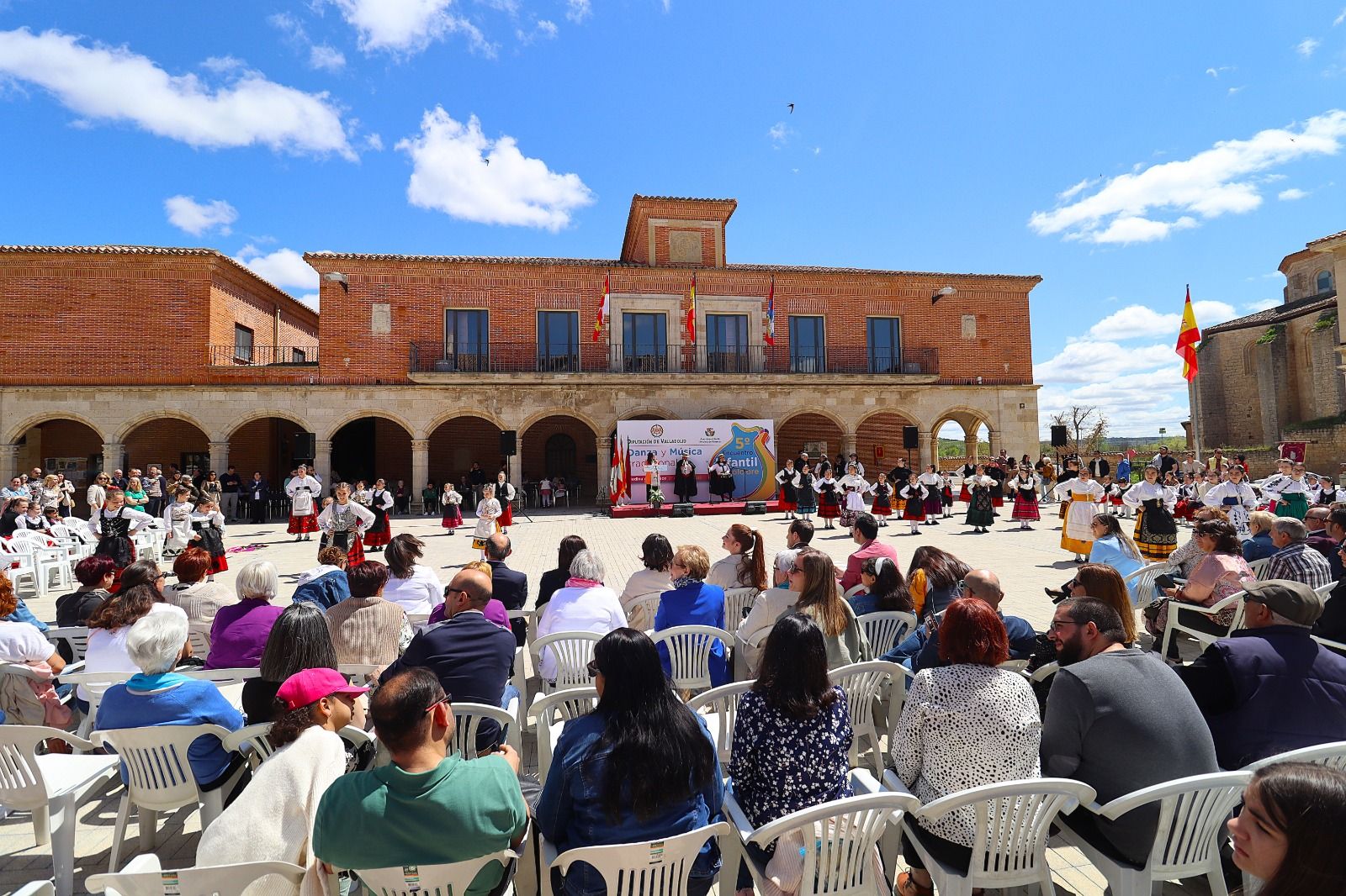 Las imágenes del encuentro folclórico en Rioseco